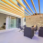 Beautiful home in Vrbnik w/ Outdoor swimming pool, WiFi&3 Bedrooms Dom wakacyjny Vrbnik (Primorje-Gorski Kotar)