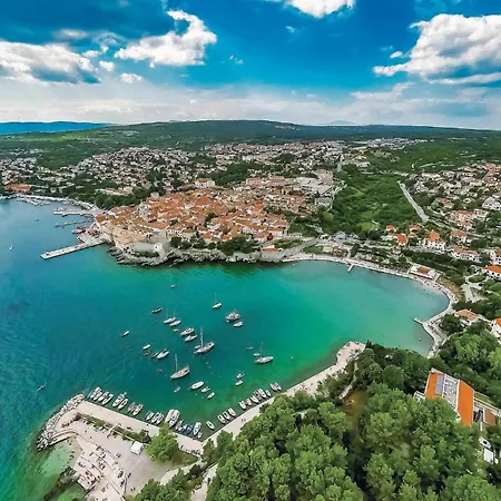 Beautiful home in Vrbnik w/ Outdoor swimming pool, WiFi&3 Bedrooms Dom wakacyjny Vrbnik (Primorje-Gorski Kotar)