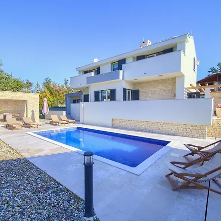 In Risika With House A Panoramic View *
