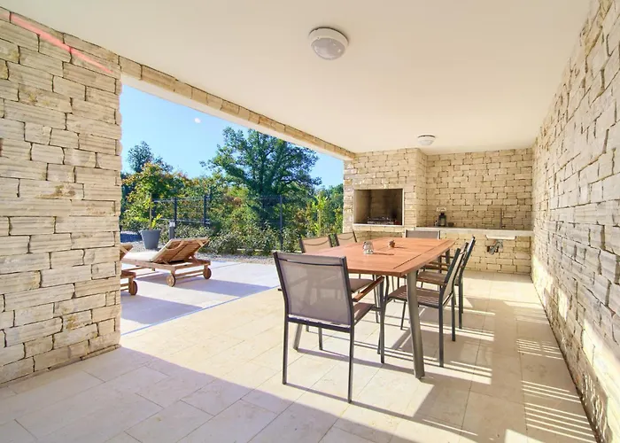 Vakantiehuis 3 Bedroom In Risika