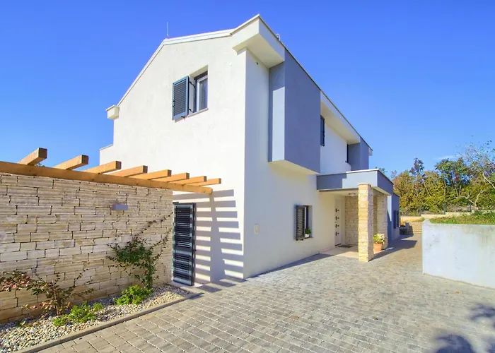 3 Bedroom In Risika Vrbnik (Primorje-Gorski Kotar)
