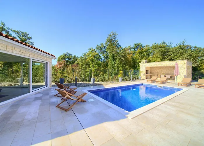 3 Bedroom In Risika