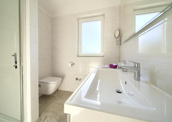 Vakantiehuis 3 Bedroom In Risika Vrbnik (Primorje-Gorski Kotar)