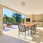 Сasa de vacaciones Luxurious In Risika