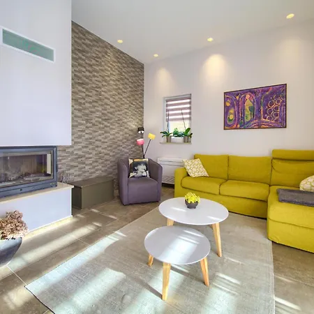 Tatil Evi 3 Bedroom In Risika Vrbnik (Primorje-Gorski Kotar)