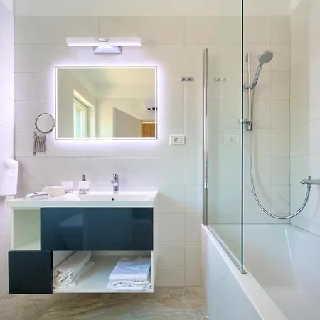 3 Bedroom In Risika Feriehus Vrbnik (Primorje-Gorski Kotar)