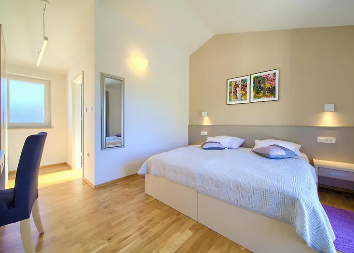 3 Bedroom In Risika *
