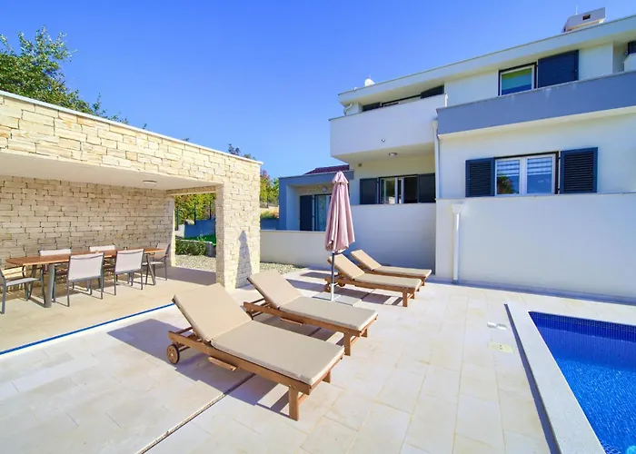 3 Bedroom In Risika