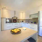 Luxurious In Risika 度假居 瓦比尼科